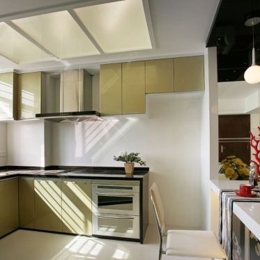 现代风格黄色温馨厨房橱柜...