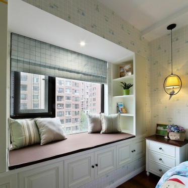 温馨美式米色卧室飘窗设计