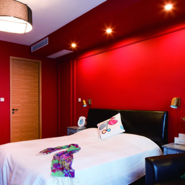 红色新中式风格卧室装修案...