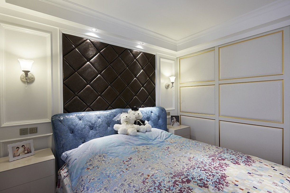 米色欧式风格卧室床头软包效果图欣赏