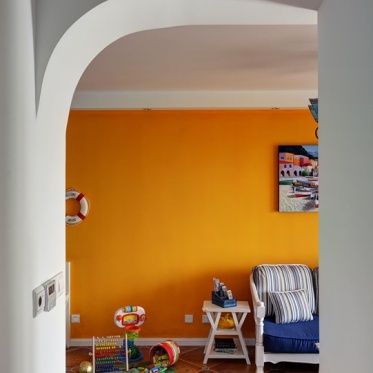 橙色地中海风格客厅装修布...