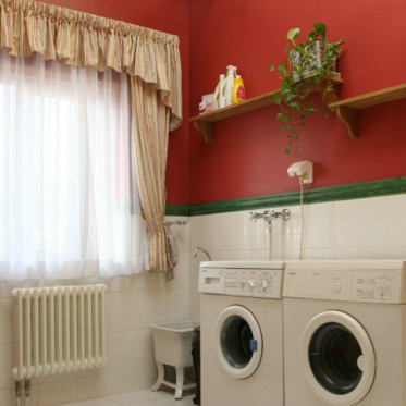 红色美式风格洗衣房效果图...