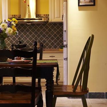 褐色东南亚风格餐厅桌椅效...