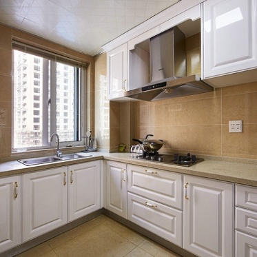 白色美式风格厨房橱柜设计...