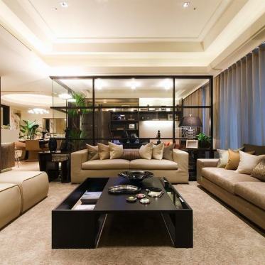 米色现代风格客厅沙发摆放...
