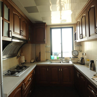 欧式黄色厨房橱柜装修效果...