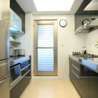 灰色简约风格实用厨房橱柜...