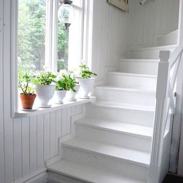 北欧白色雅致楼梯设计欣赏