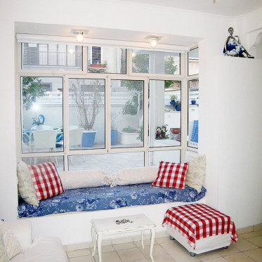 蓝色简欧风格客厅飘窗图片...