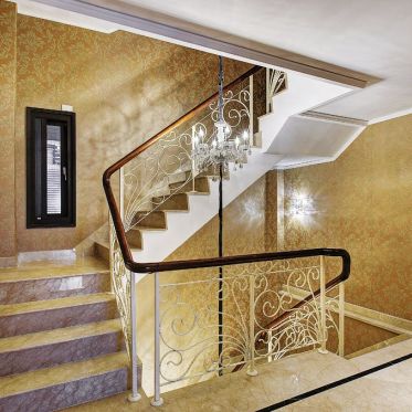 精致奢华黄色欧式风格楼梯...