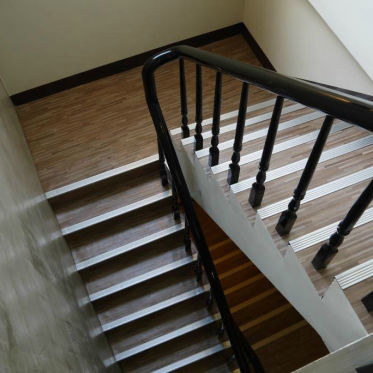 简约风格灰色楼梯装修案例