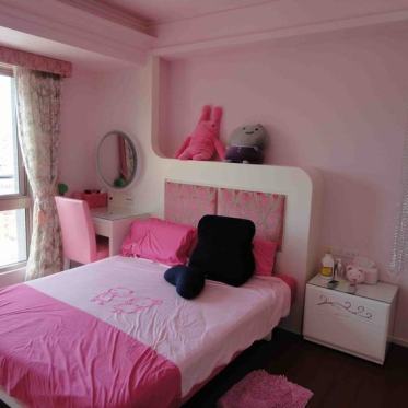 粉色现代风格卧室装修图