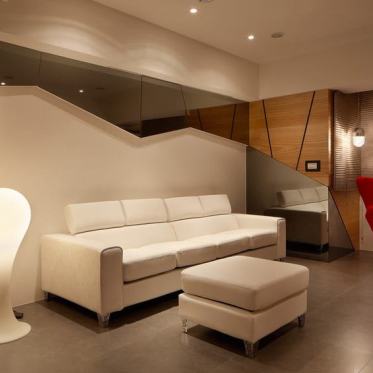 现代白色雅致客厅沙发装潢...