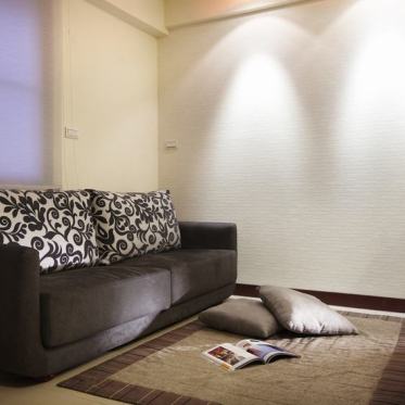 混搭客厅黑色沙发设计图片