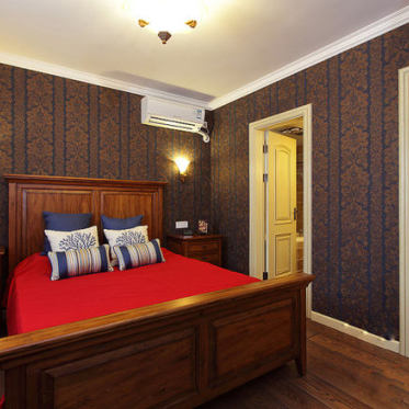 复古温馨美式风格红色卧室...