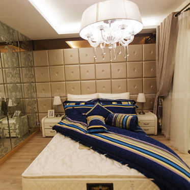 米色现代新古典风格卧室装...