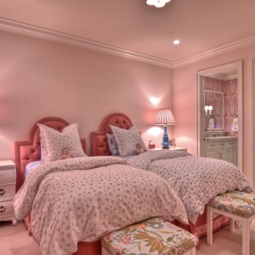 美式浪漫粉色卧室装饰图