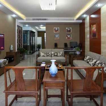 中式褐色客厅装修效果图片