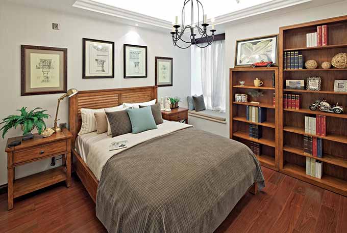 大量原木素材使得卧室私人空间充满了自然和温馨的氛围，为休息提供了十分放松的环境。