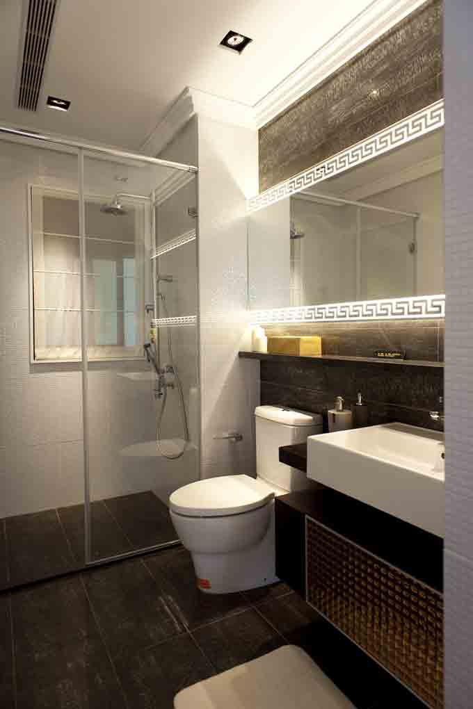 深棕色与白色的搭配，让卫浴空间显得更加简洁。
