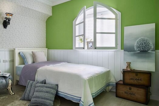 卧室多了一些绿色，多了一些阳光和活力。