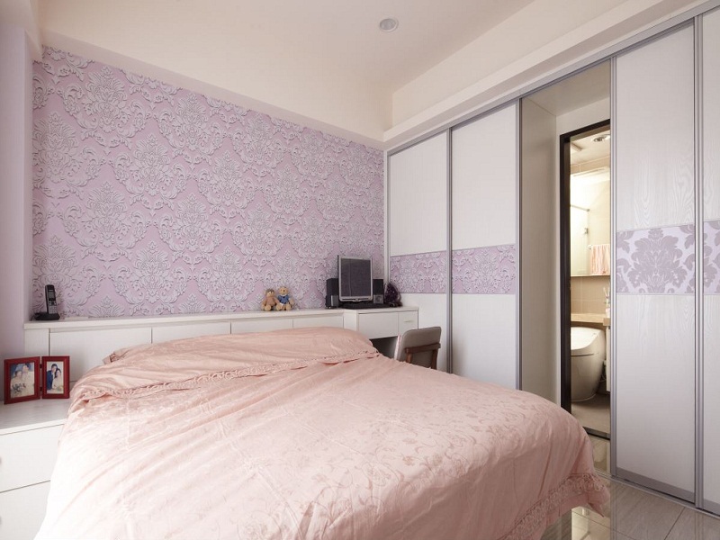 温馨浪漫的卧室，紫色代表着女主人的温柔婉约。