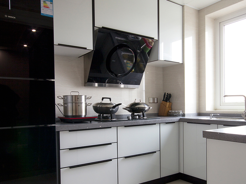 整洁干净的厨房符合了业主的要求。