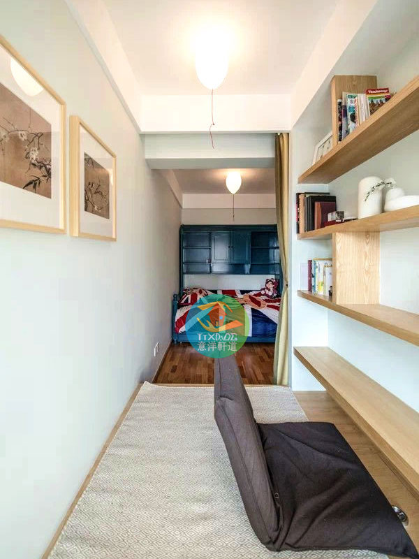 架高的地板铺设榻榻米，带来休闲氛围，同时可当客房使用。