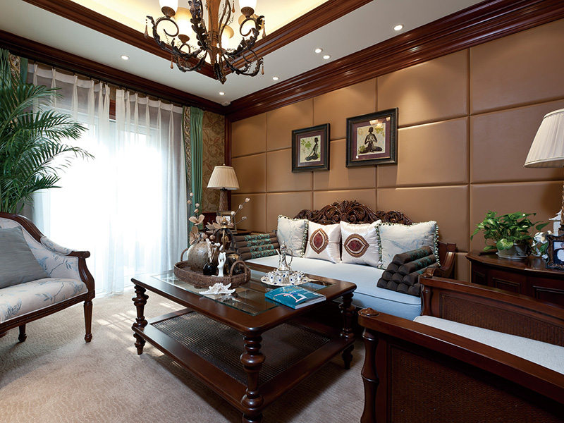 造型优美、简单的家具，让客厅体现出底蕴和质感。