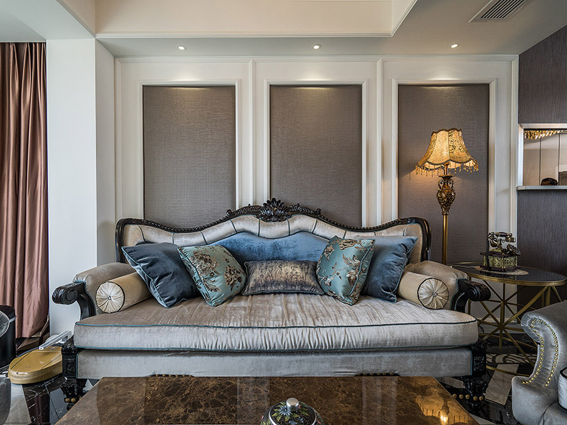 造型华丽的沙发，让业主在感受舒适的时候，彰显出一份高贵与优雅。