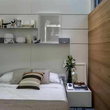 现代卧室木质隔断设计