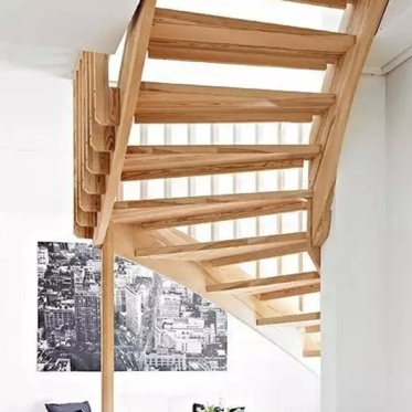 日式温馨木质楼梯图片