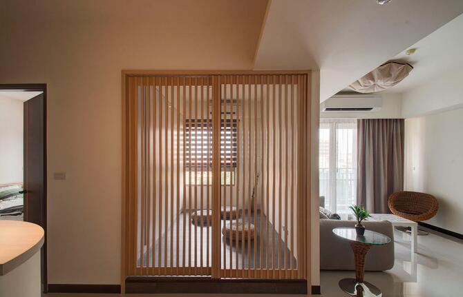和室以简洁亮丽的规划，辅以木质推拉门片保留空间的功能。