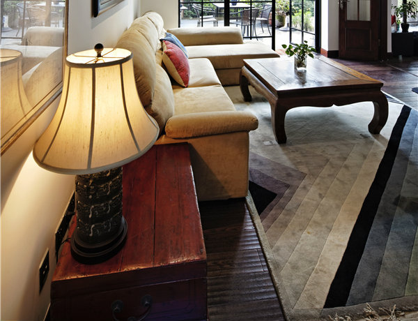 米色的美式沙发和素雅的台灯将业主朴素的生活理念缓缓诉说。