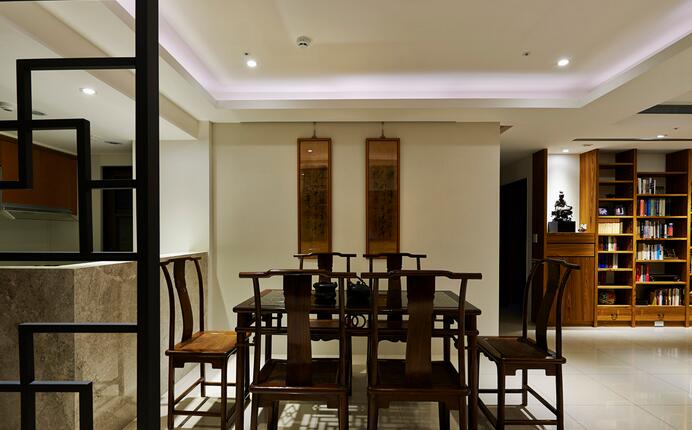 餐厅以间照的光源规划，营造宽敞舒适的用餐环境。