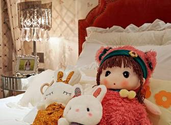 现代风格女生卧室装修图片