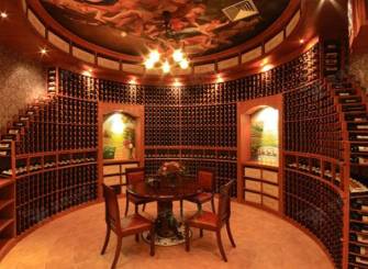 东南亚高档别墅风格酒窖吊顶装修效果图-东南亚风格酒柜图片