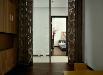 现代风格二居室过道装修图片