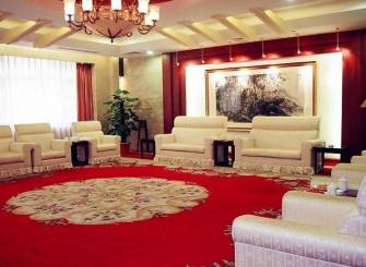 简欧风格会客厅吊顶装修效果图-简欧风格单人沙发图片