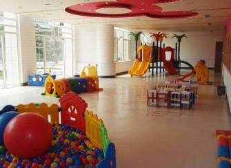 简约风格幼儿园中班墙面布置装修图片-简约风格椅凳图片
