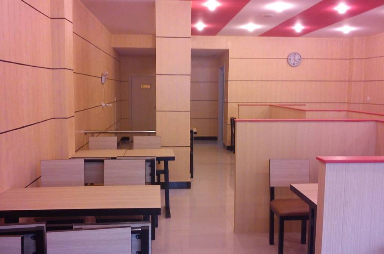 30㎡现代风格小吃店装修图片-现代风格餐桌椅图片