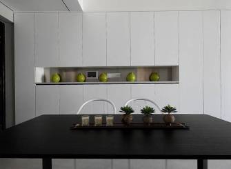 现代简约风格餐厅家具图片