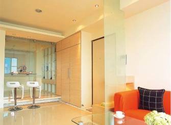 155m²三居室现代风格客厅装修效果图-现代风格玻璃茶几图片