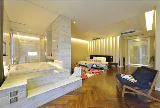 主卧的浴室是开放式的，可以尽情享受独立的私密空间。