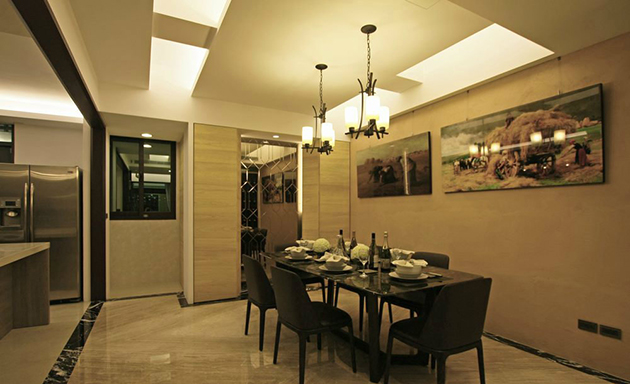 藉以框景概念发展，大集设计将地坪与厨房空间，藉由石材或是木作处理出框形，表现段落景深。
