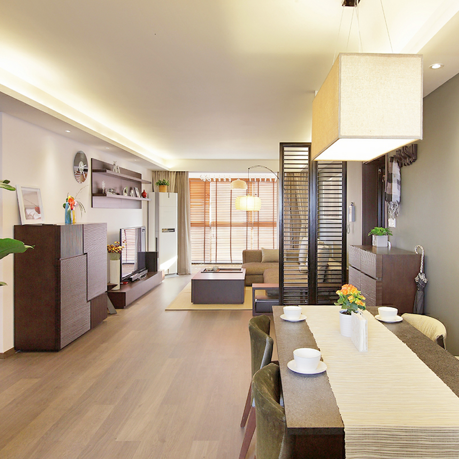 整体的空间设计和家具材质搭配和谐，给人一种温润大方的感受。