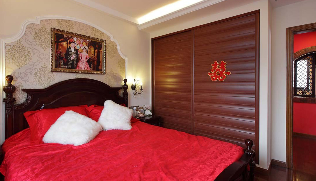 一席红床，将波斯米亚的热烈带进卧室。