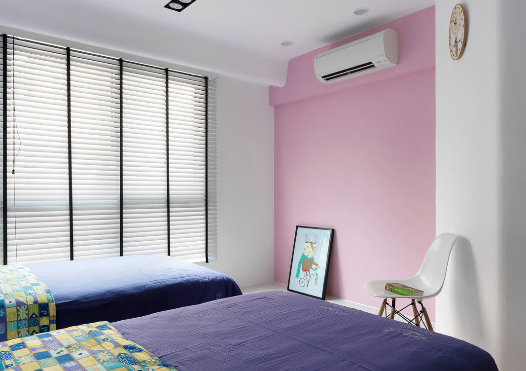 儿童房采用粉色与白色的搭配，明亮又温和。