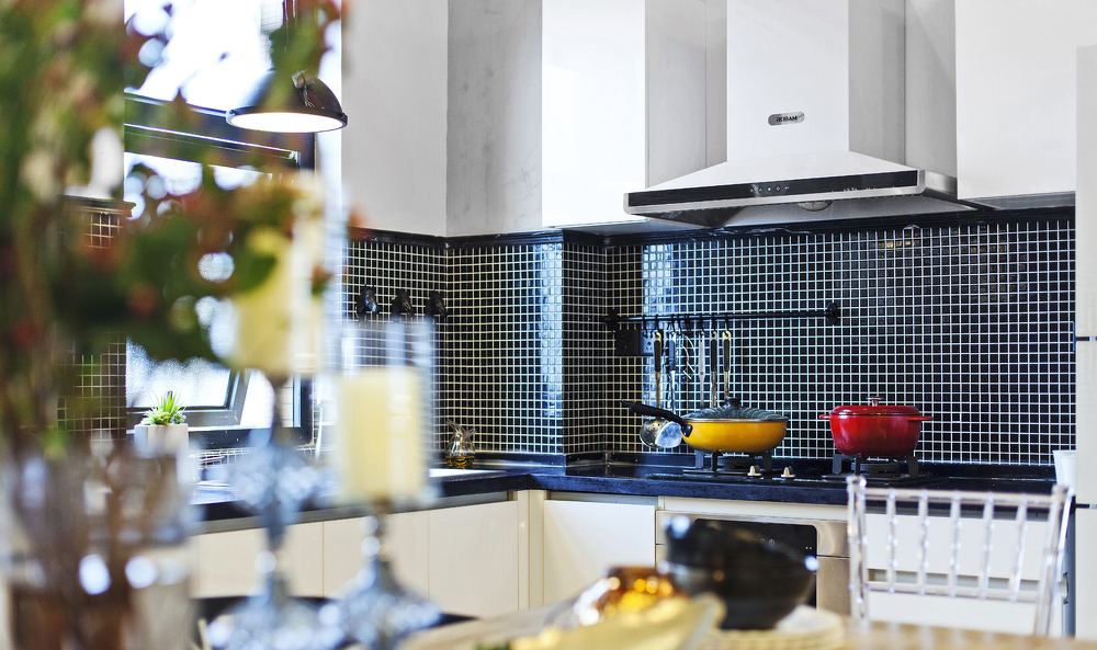 厨房的直角设计将空间利用率提升到最大。