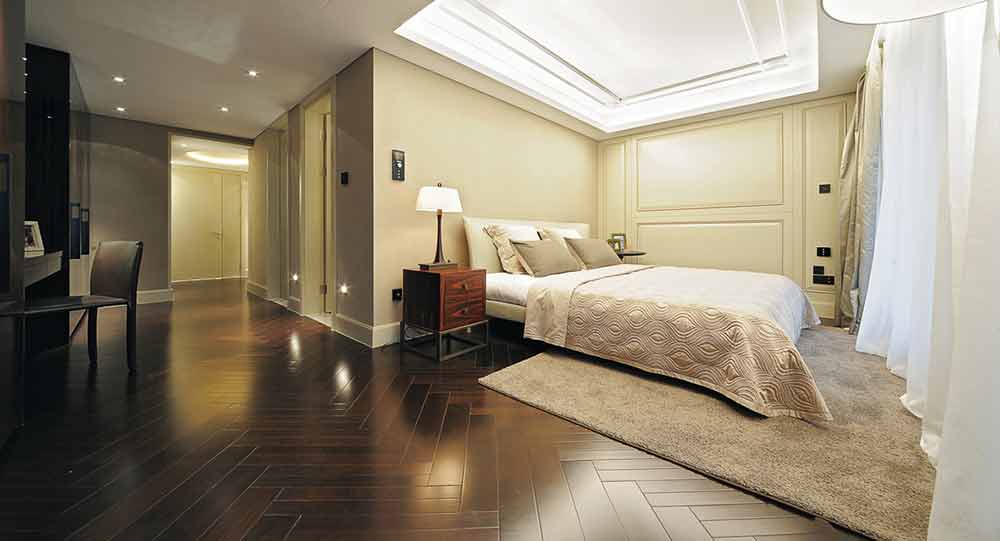 注重房型结构的人性化与适用性的有机结合，空间布局做细微调整，主卧室增加衣帽间，一休闲区，一独立储物空间。